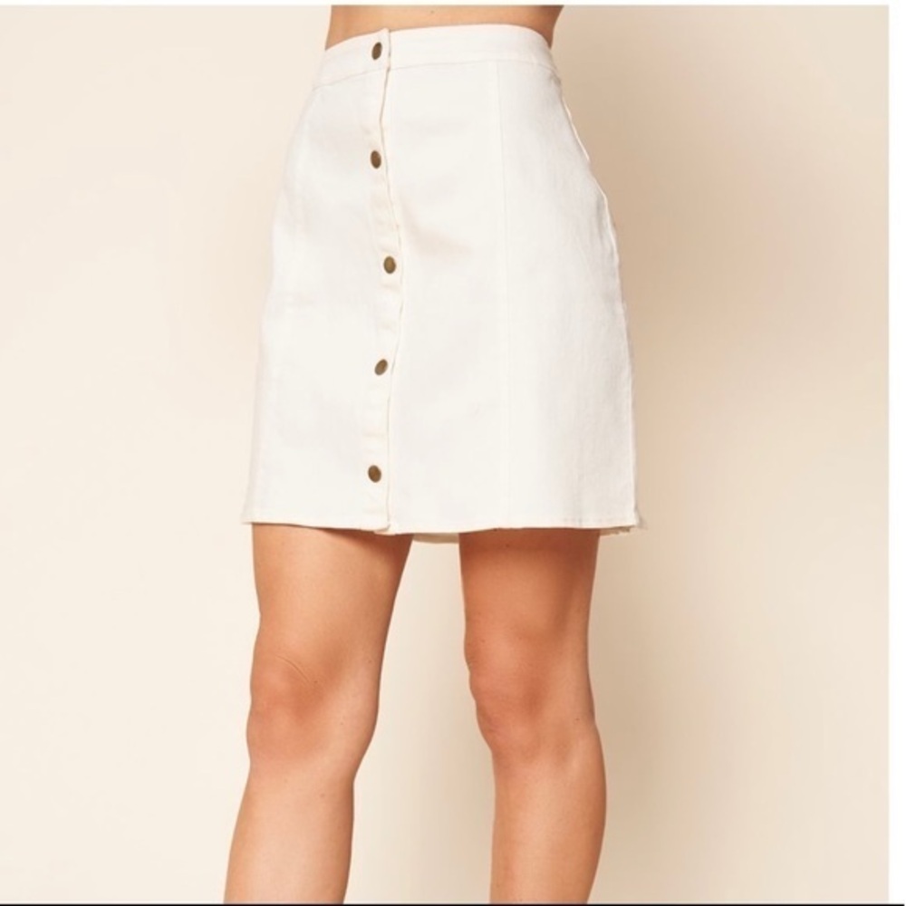WHITE DENIM SNAP BUTTON CLOSURE SKIRT. VARIOUS SIZES - Picture 1 of 6
